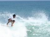 Surf sur la vague de Kuta