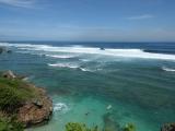 La vague d'Uluwatu, une taille au-dessus de celle de Kuta