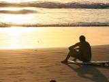 Dernier coucher de soleil � Kuta : version surfeur