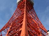 La tour de Tokyo, replique de la tour Eiffel, mais plus haute