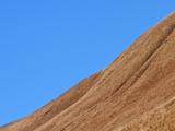 Ciel pur et pelouse alpine