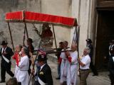 Le buste de Saint Jean sort de la cath�drale
