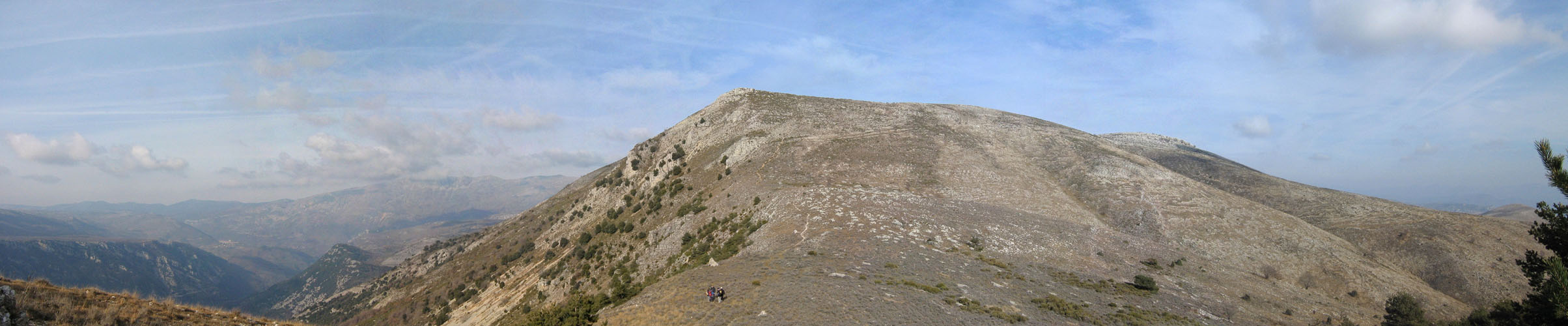 Le groupe au pied du puy de tourrettes